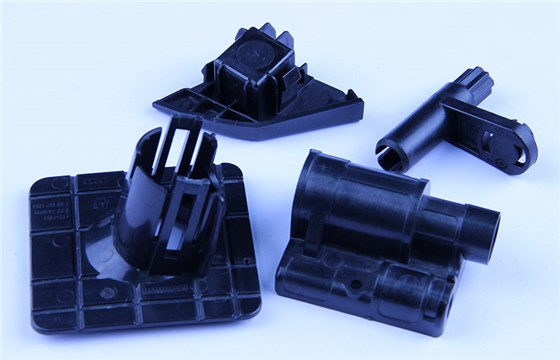 塑胶火博（中国）知识--取出残留在模腔内制品的方法