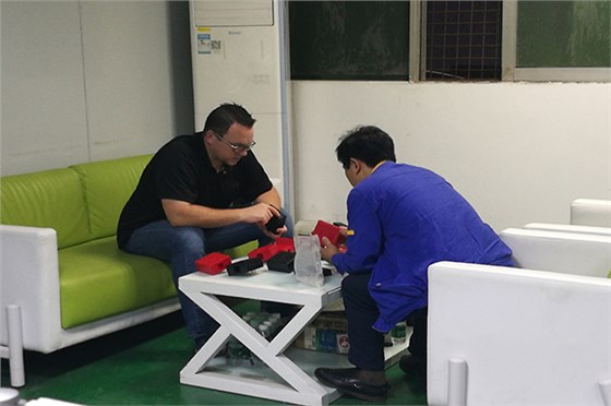 塑胶火博(中国)制造厂——用心定制每一款蓝牙耳机火博(中国) 塑胶火博(中国)制造厂——用心定制每一款蓝牙耳机火博(中国)