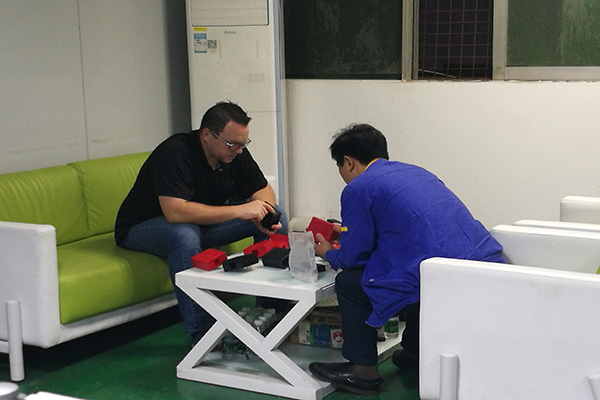 塑胶火博（中国）制造厂——用心定制每一款蓝牙耳机火博（中国）