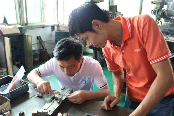 智能手环火博（中国）厂：博腾纳13年专注为客户打造精品外壳